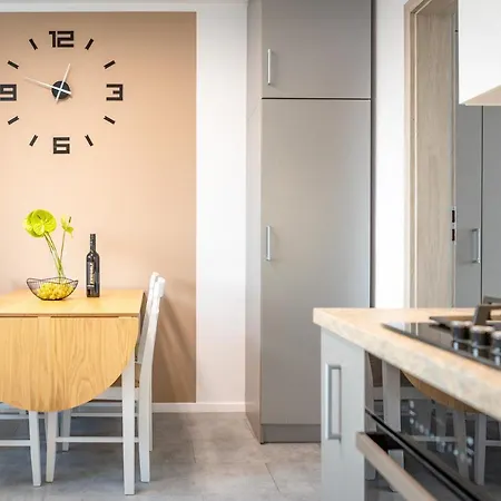 Habel, Myweek 아파트